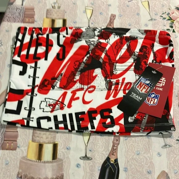 NFL Chiefs Graphic Top - Picture 1 of 4